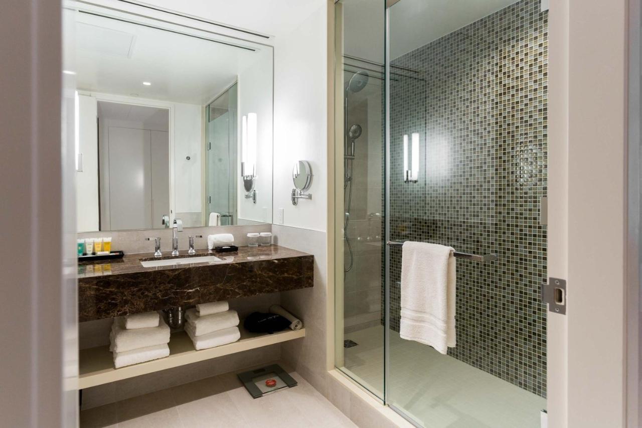 Sutton Place Hotel Торонто Экстерьер фото